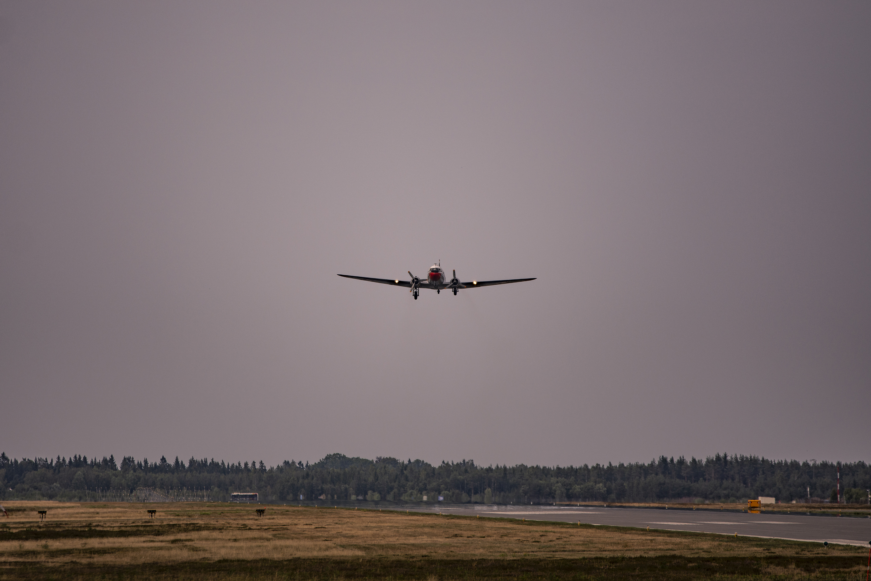 Danish Dakota Friends går ner för landning