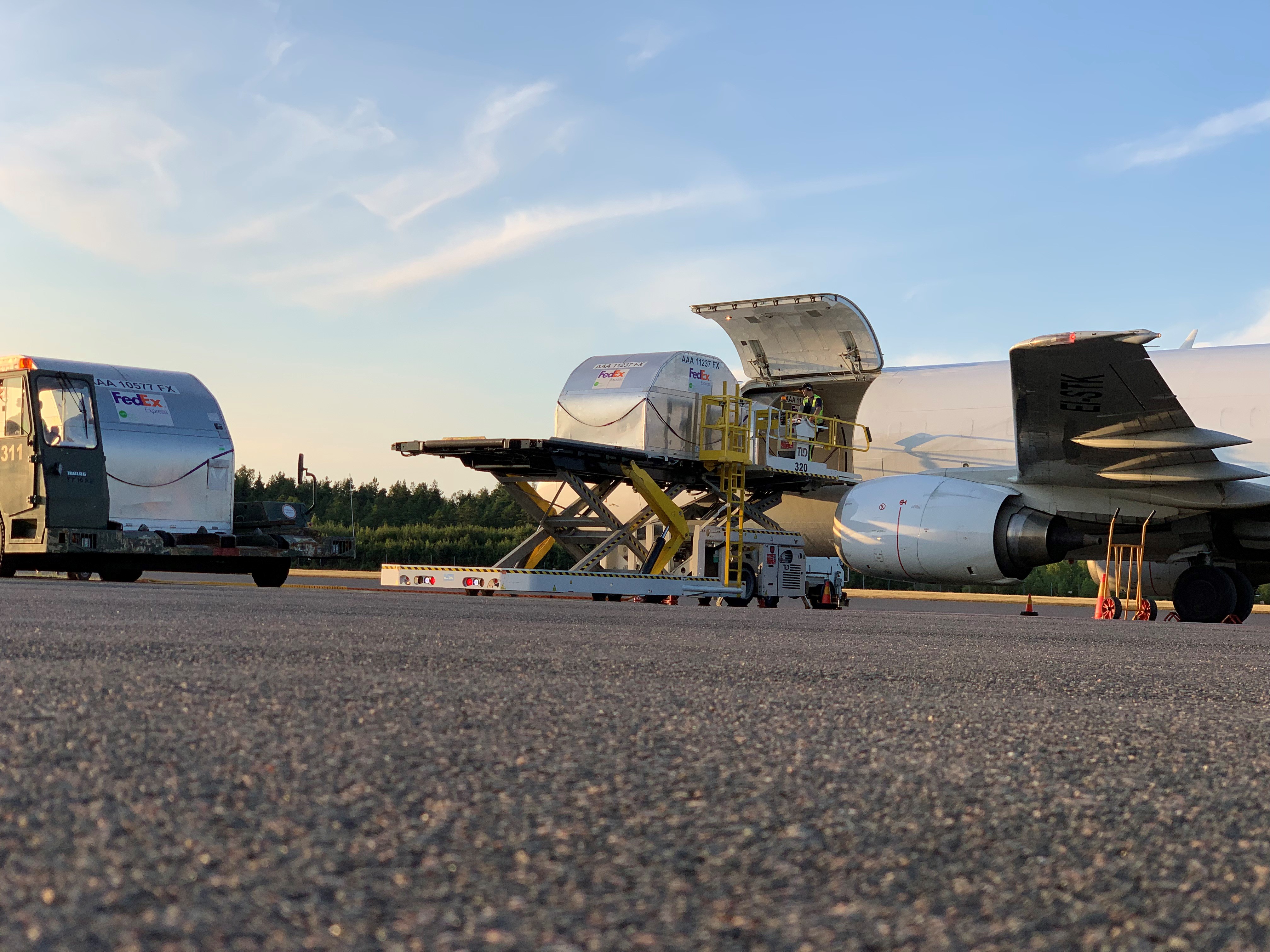 Lastning av fraktflygplan