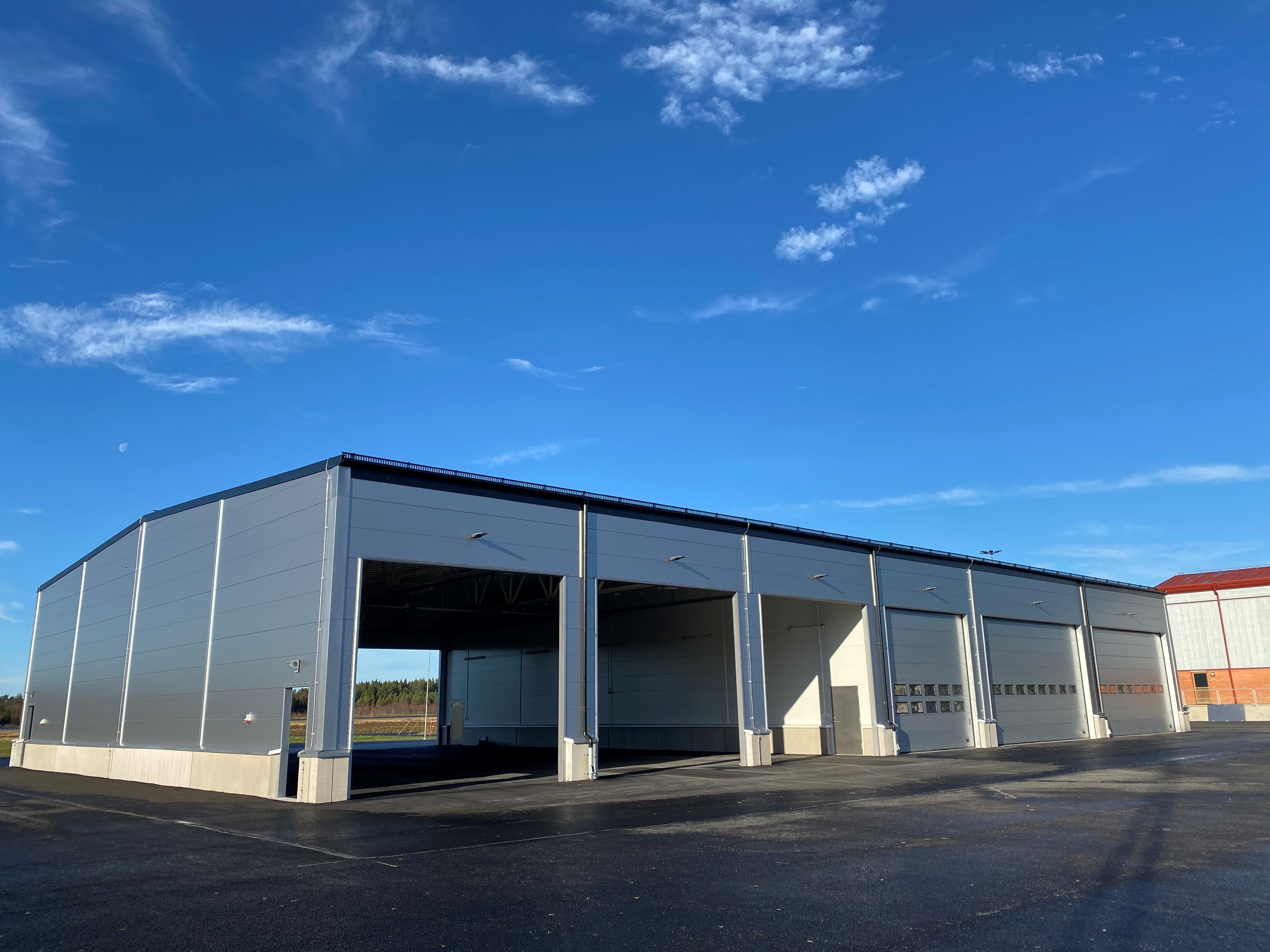 Garaget för våra fältfordon som byggts står nu färdigt.