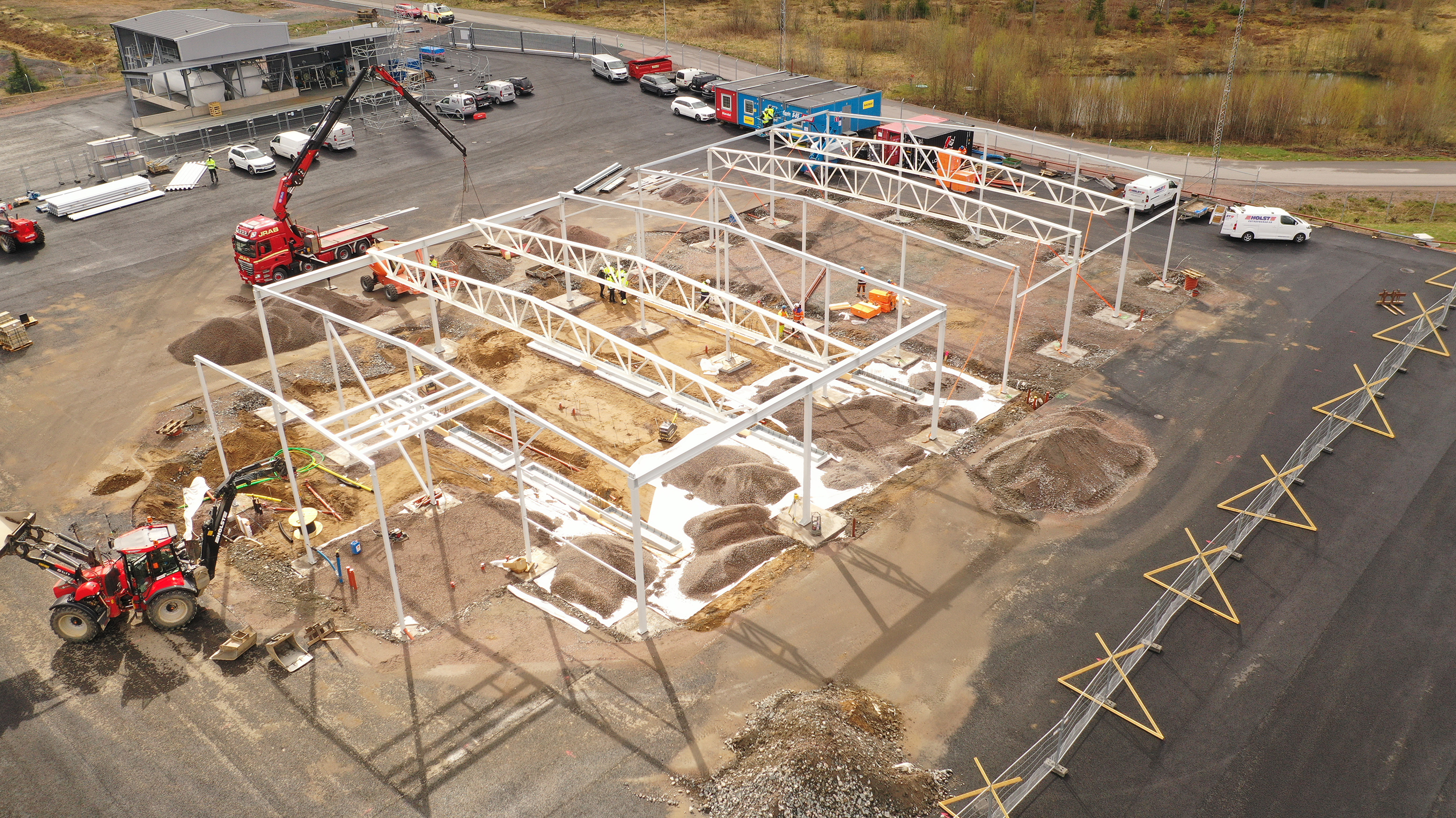 Drönarbild över Södra Driftområdet vecka 18 2020 och det garage för våra fältfordon som byggs
